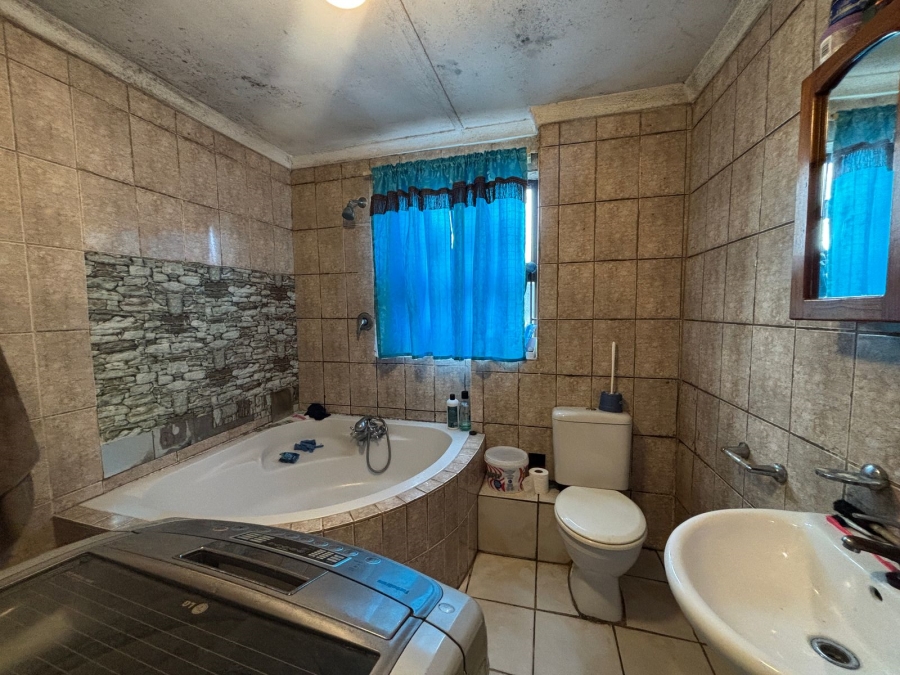 3 Bedroom Property for Sale in Electric City Western Cape
